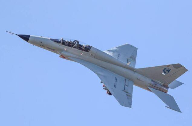 ftc - 2000 g这款飞机基于歼7,其次又使用当前最盛行的dsi蛤类型