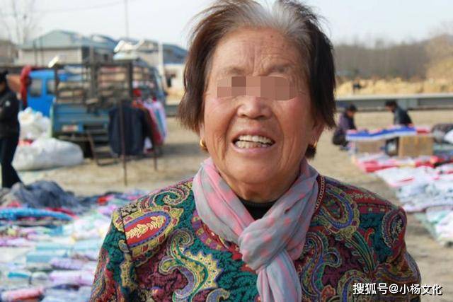 他是一个可怜人,陕西活埋79岁母亲男子被批捕,被母亲抛弃36年