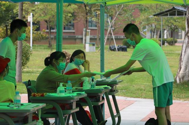 今天,肇庆宣卿中学第二批学生返校!现场情况如何?一起来看看