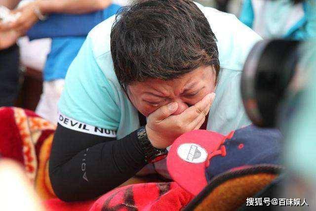 1999年,贵州发生特大缆车坠落事故,随后韩红做了遗孤孩子的妈妈