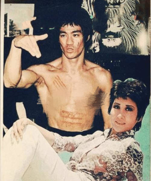 1973年7月20日,李小龙在情人丁佩的房中去世,年仅33岁,震惊世界.
