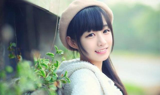 有些男生相亲后为了讨好女生成天低声下气的,电话短信不断,而女孩呢