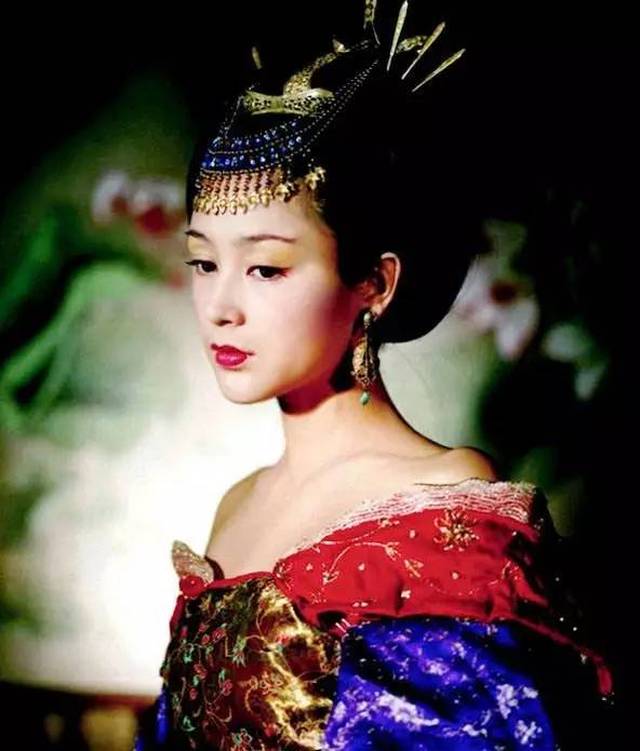 还是美上天的嫦娥姐姐.