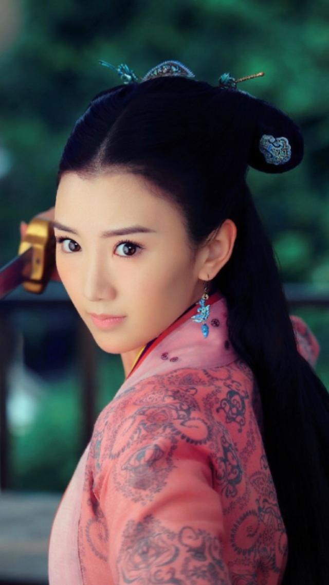 毛晓彤 毛晓彤在《神雕侠侣》中饰演郭芙这可是一位嚣张跋扈的主,平时