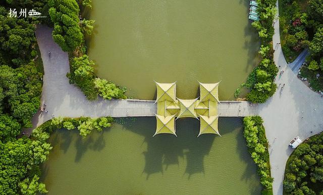 航拍瘦西湖,五亭桥俯瞰真的像莲花吗?