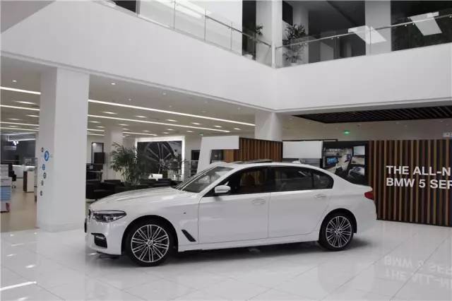 【豪车男神】实拍最新上市的宝马新5系530li轿车-汽车频道-手机搜狐