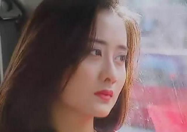 陈德容年轻时候的美了所有人,但她也是花期最短的琼瑶,这倚在