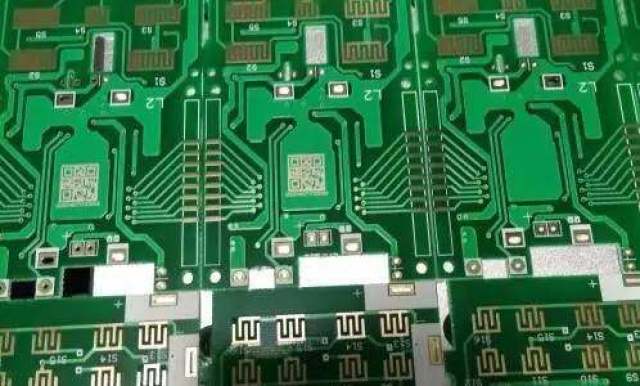 易去除:通过盐酸或者环己酮等溶液可直接去除pcb板表面的字符,容易