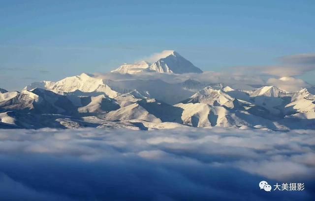 布鲁姆群峰是克勒青河发源地;唐古拉山脉格拉丹东雪山是长江的发源地