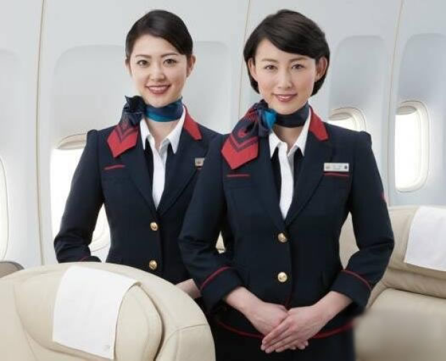 空姐都是丝袜制服大长腿 全球空姐颜值大比拼