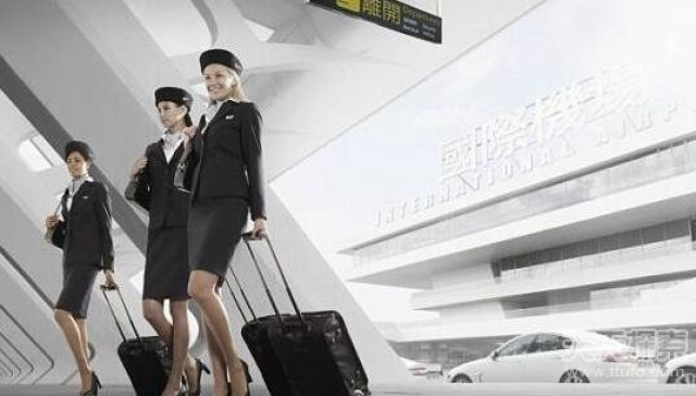 空姐都是丝袜制服大长腿 全球空姐颜值大比拼