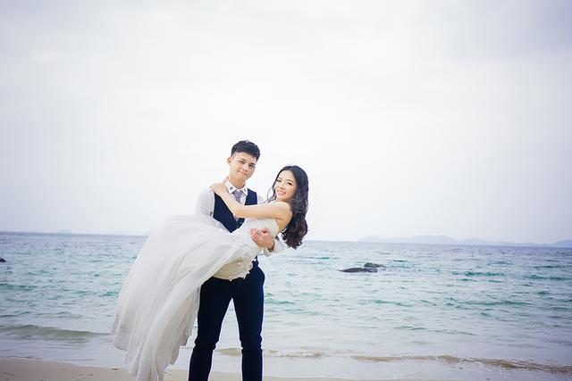恩爱小夫妻的海边婚纱照片欣赏 (1)