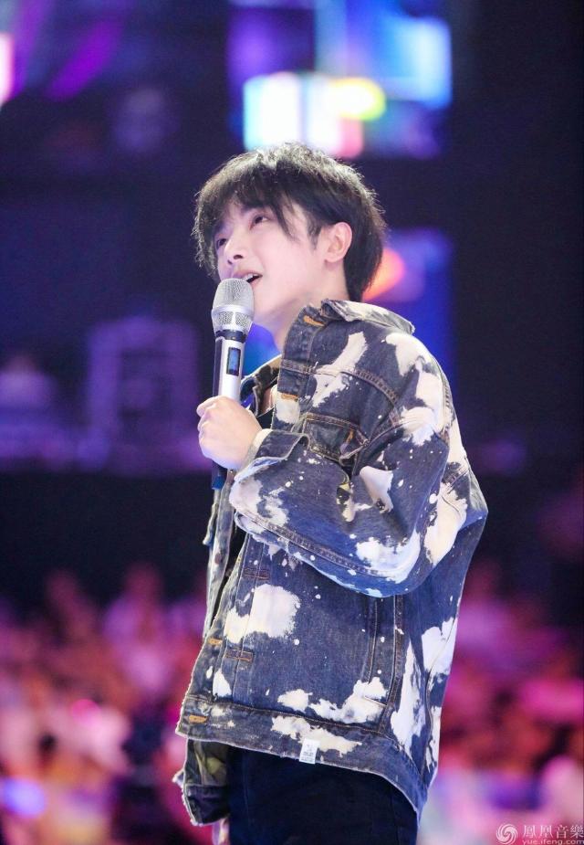 华晨宇,1990年2月7日生于湖北十堰 ,中国男歌手,毕业于武汉音乐学院