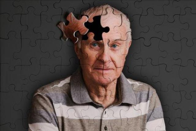 家中老人记忆衰退是老年痴呆吗该如何治疗