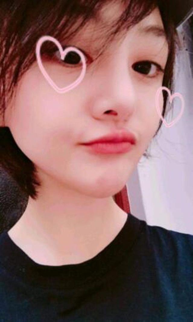 郑爽各种卖萌嘟嘴表情包,但却被大家吐槽有心机