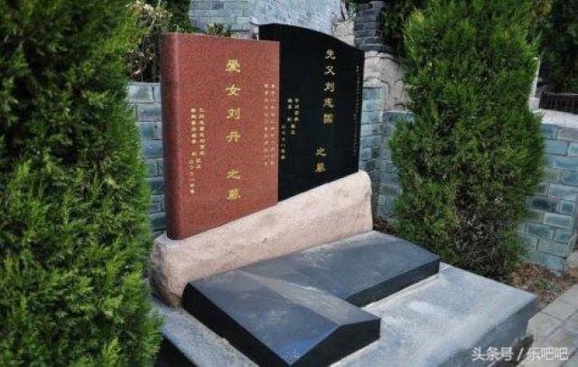 黄家驹 陈百强墓地豪华