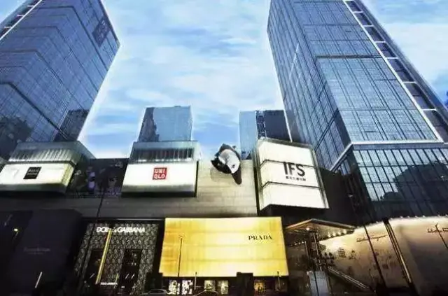 去过成都的朋友,一般都去逛过春熙路 去过春熙路的朋友,一般都会拍一