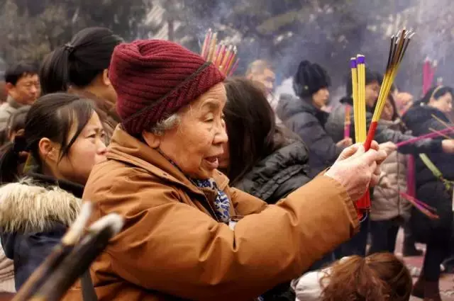 我爹妈就是其中的一员——打我记事起,每每逢年过节,就去八仙庵烧香