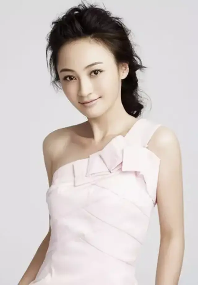姚笛私房健身照马甲线诱人,但脸上表情让网友心疼