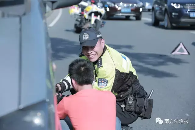 探寻深圳警队20最丨巡逻里程最长的交警铁骑民警