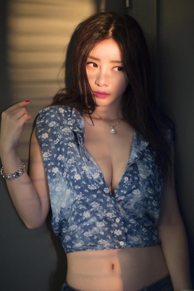 大嫂徐冬冬美胸来袭,柳岩霍思燕差太远?最后亮了