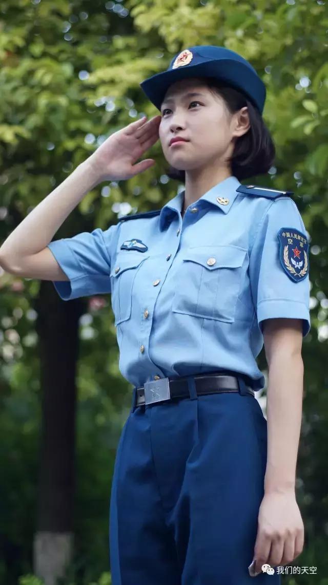 萌妹变形记:军校懵懂少女到巾帼女兵!