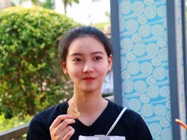 中传十大新生女神,才貌双全,素颜都超养眼