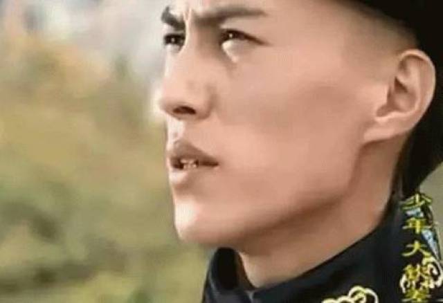 少年大钦差这张也是醉了,虽剑眉高挑,看起来气质沉着.