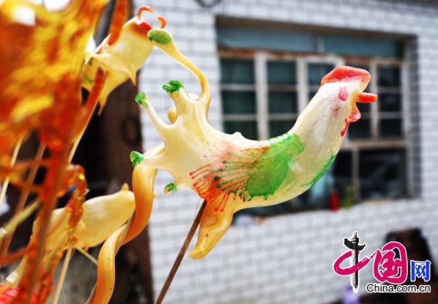 cn 中国网7月24日讯(通讯员 张莉"肩挑糖担走街巷,手敲铜锣哐哐哐
