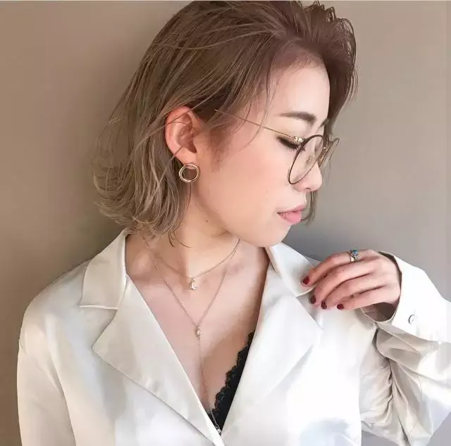 短发容易打理又流行的造型-翻翘