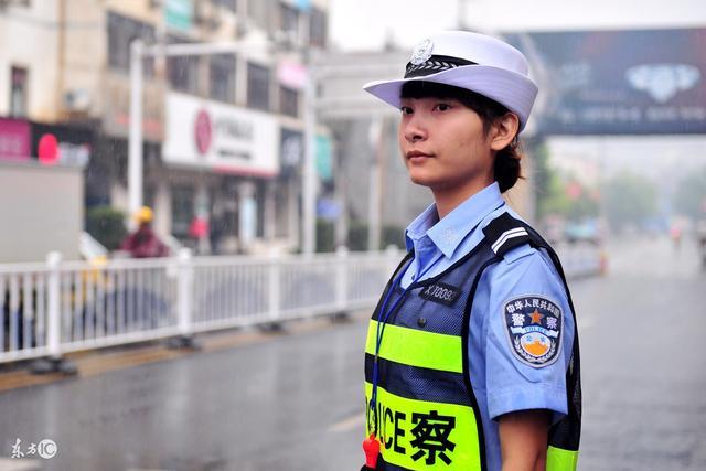 警察包括公安警察,国安警察,检察院法院系统的司法警察和监狱,戒毒