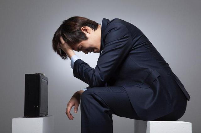 减少脂肪和胆固醇的摄入;做到少吸烟,不吸烟;避免精神过度紧张;要适量