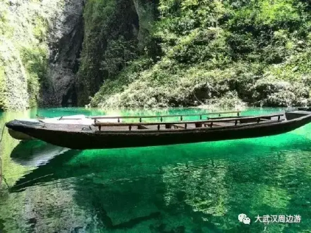 这个峡谷叫屏山峡谷,在恩施的鹤峰县,与湖南省张家界毗邻,是巴文化