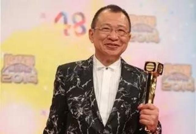 2014年又凭借在《使徒行者》中饰演的欢喜哥,获tvb万千星辉颁奖典礼"