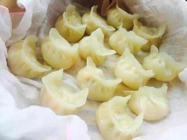 如何做水晶虾仁饺 06995f7d45e34babaa56e8f4558dadcb.jpeg