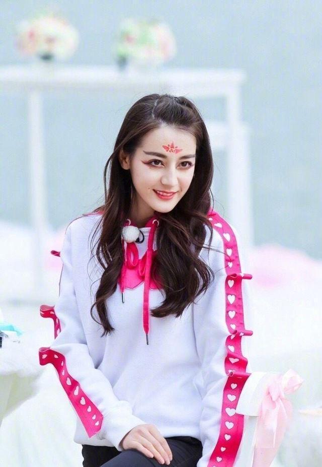 迪丽热巴和baby谁漂亮图片