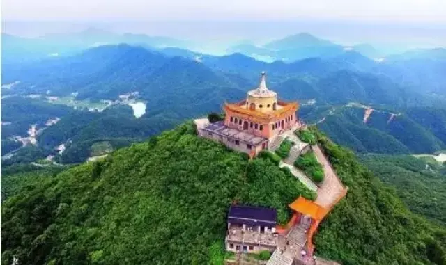 是南岳山脉第七十一峰,比第七十二峰的长沙岳麓山云麓峰高出200多米.