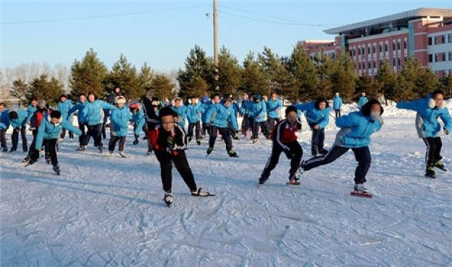 冰雪运动火爆背后人才紧缺 张家口带课程进校园