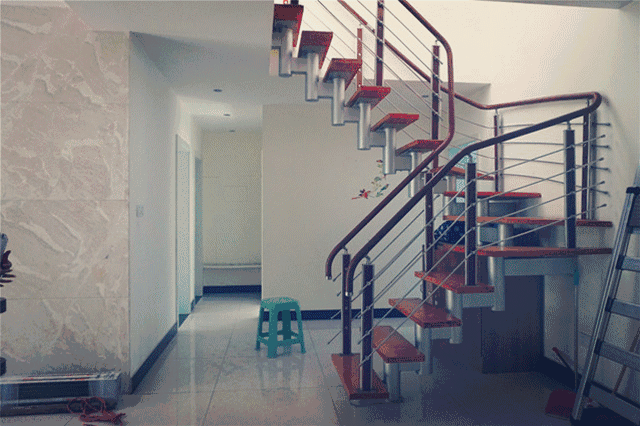 唤新现场-《90后美女改造师轻探华宇新都》