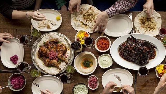 这些被推荐的餐厅不仅提供丰富的特色美食,还展现了以色列美食文化