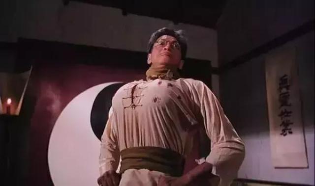 《僵尸叔叔》和《僵尸先生》还是有关系的,其中钟发的四目道长和九叔