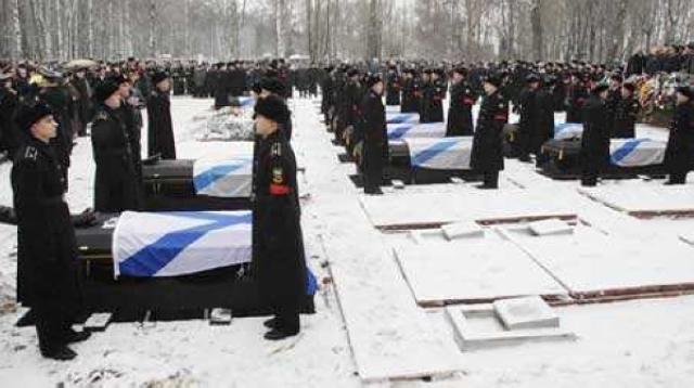 打捞库尔斯克潜艇图片_纵览新闻