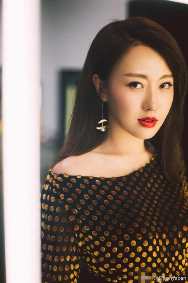 潘长江女儿潘阳晒美照,惊艳四座太美了