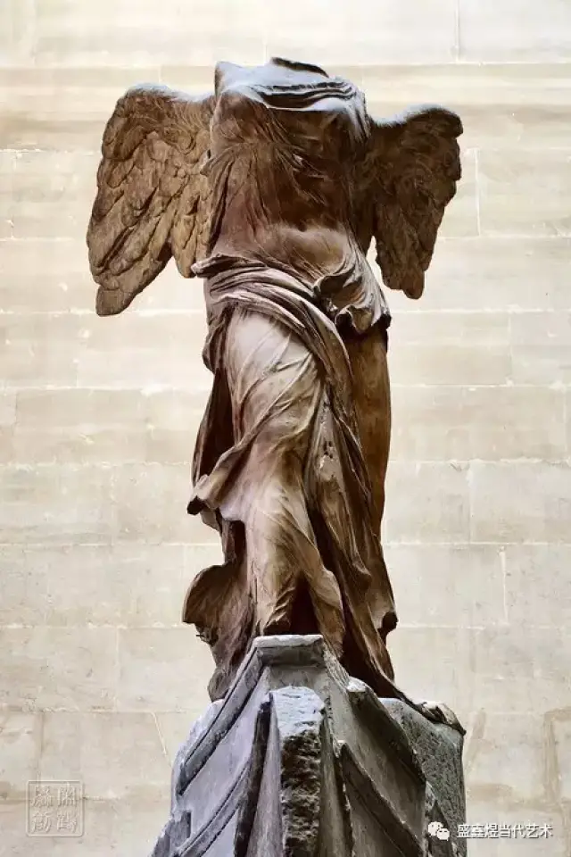 无头雕塑是卢浮宫的镇馆三宝之一:《萨莫特拉斯的胜利女神》(victoire