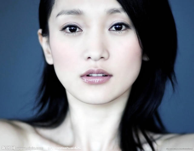 黑洞演员资料 721dd39026444af58810ff58d2f837c2.jpeg