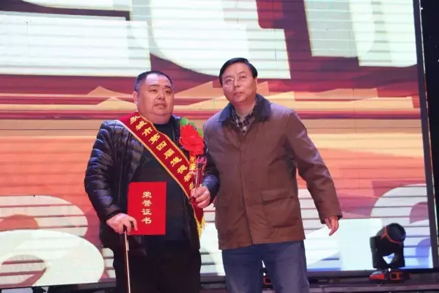心系贫困学生,奉献一片爱心—河南好人慈善家王峰