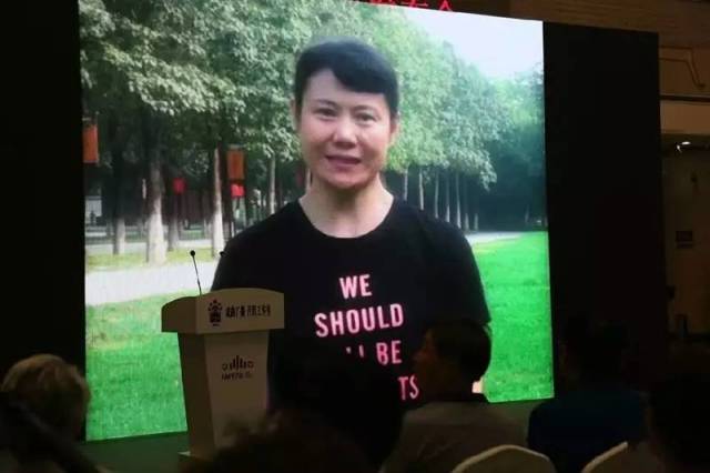 正在西安排演大戏的徐俊霞发来了祝福视频.