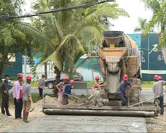 周高明调研万宁市农村公路交通扶贫六大工程项