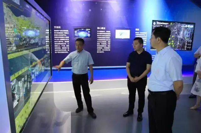 重庆两江新区杨立杰等领导考察海云数据