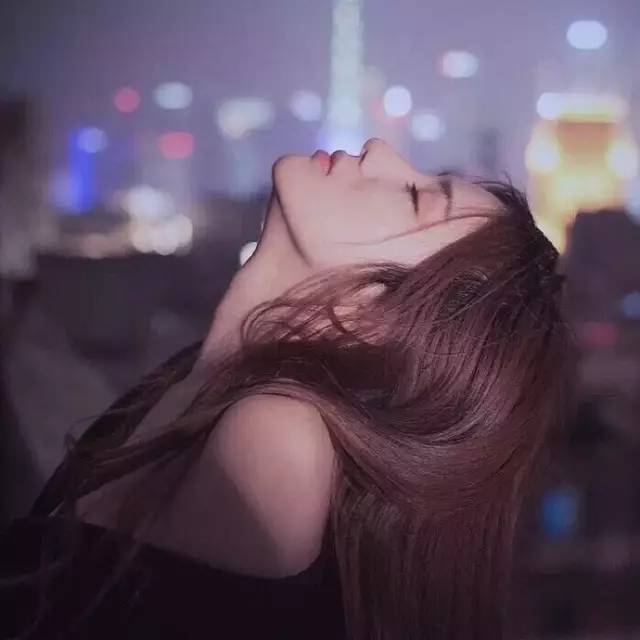 有人说:"如果一个人的笑点特别低,说明他内心深处很悲伤;如果一个人很